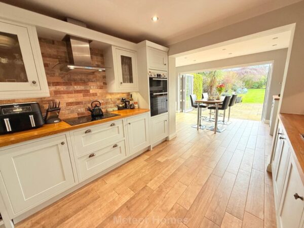 Great Coates Road, Healing