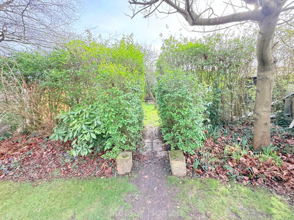 Great Coates Road, Healing