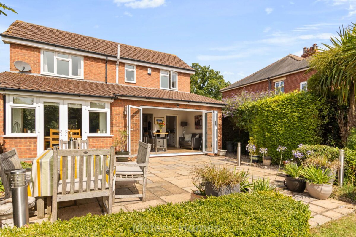 Great Coates Road, Healing