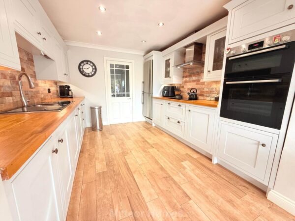 Great Coates Road, Healing