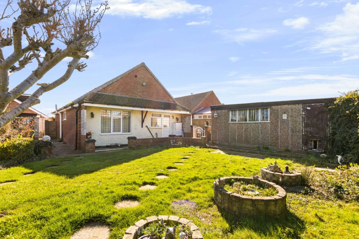 Bracken Place, Wybers Wood